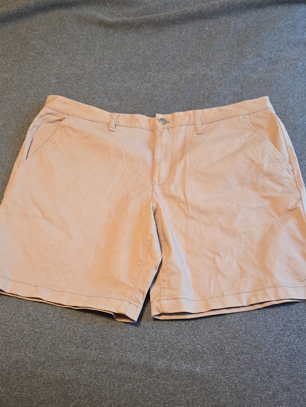 Men's NWT Flat Front Shorts in Light Tan, Size 40